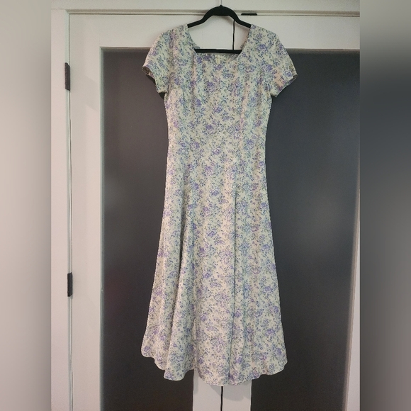 Vtg 90s Laura Ashley 100% Silk Feminine Floral Maxi Dress -  www.desnorhaar.be